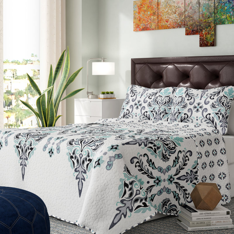Winston Porter Irizarry Geometric Printed Reversible Quilt Set